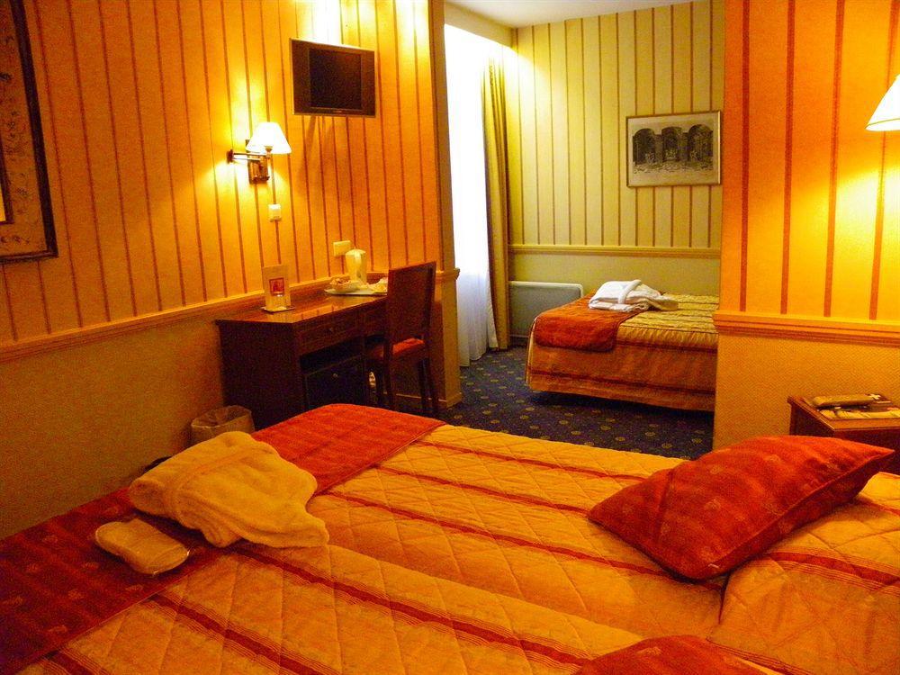 Hotel Poussin Paris Exteriör bild