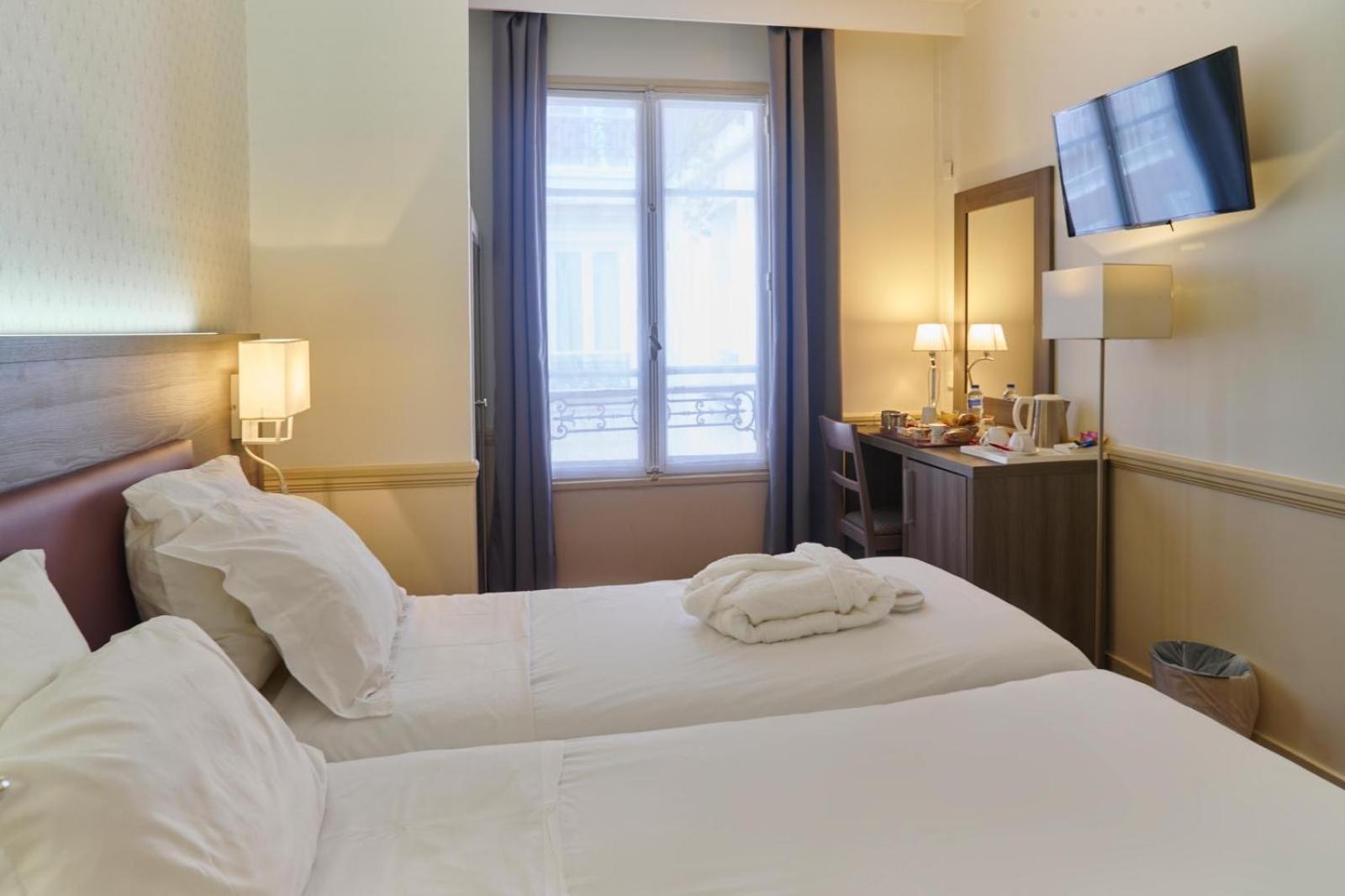 Hotel Poussin Paris Exteriör bild