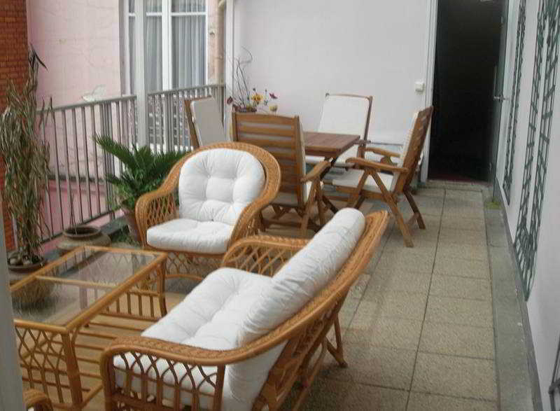 Hotel Poussin Paris Exteriör bild